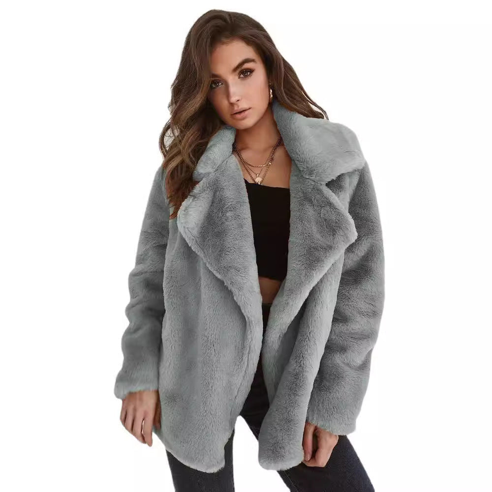 Women's Fleece Coat with Wide Collar and Fashionable Cut