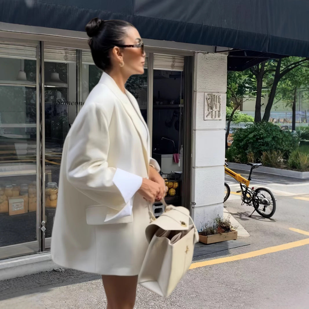 Elegant Oversized Blazer with Practical Pockets