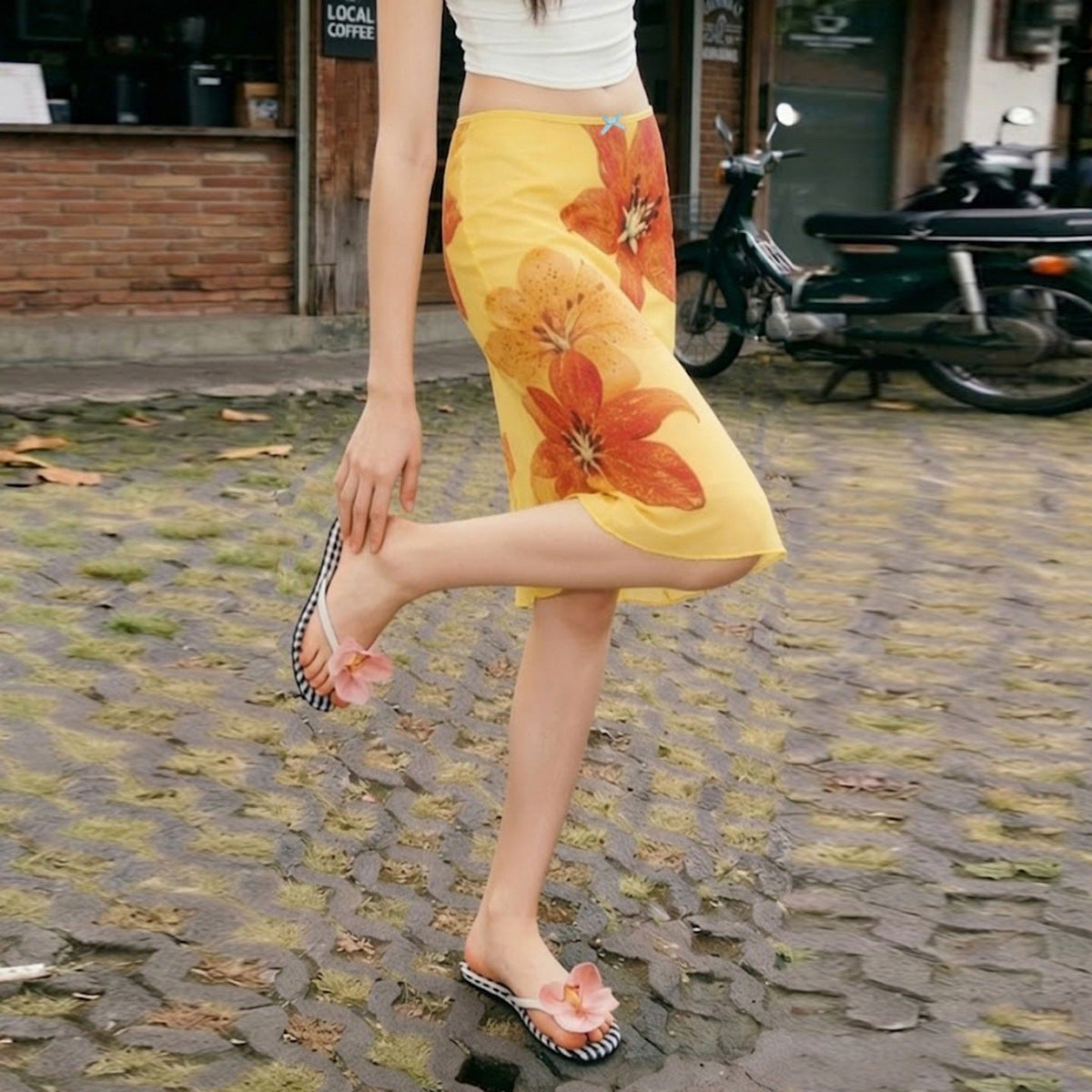 Women's Midi Skirt with Floral Chiffon and Elastic Waistband