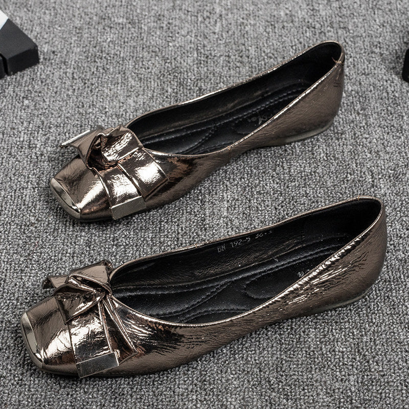 Women's Ballet Flats with Elegant Bow and Glossy Patent Finish