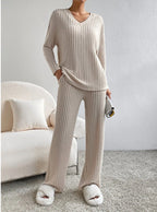 Women's Comfortable Knit Suit in Modern Ribbed Design