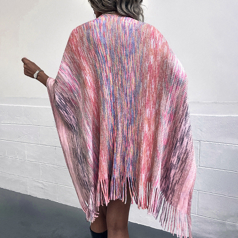 Fashionable Poncho with Luxurious Faux Fur Trim and Creative Fringe