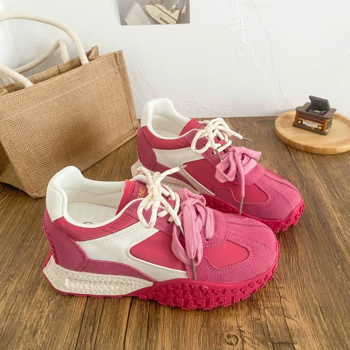 Women's Athletic Sneakers with Cushioned Sole and Ergonomic Design