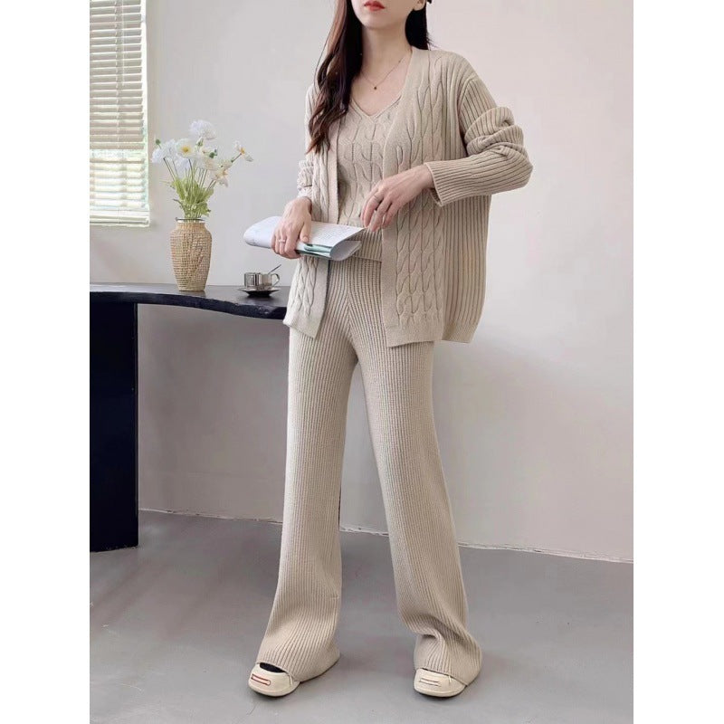 Women's Fine Knit Ensemble with Original Cable Pattern and Wide Pants