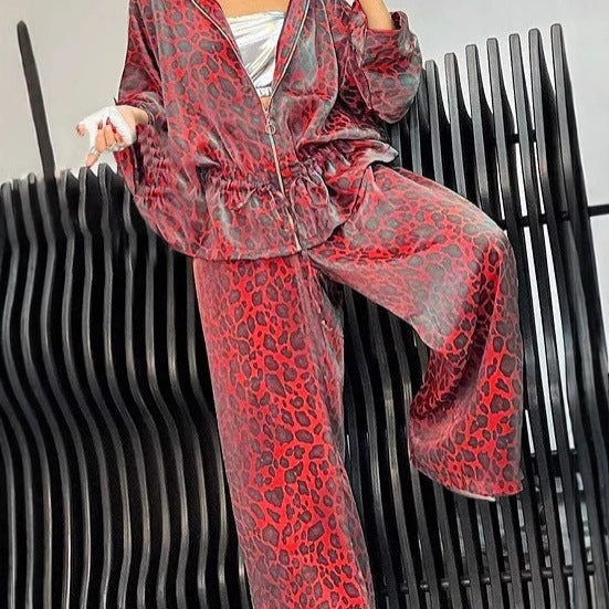 Casual Jumpsuit with Leopard Print and Wide Cut