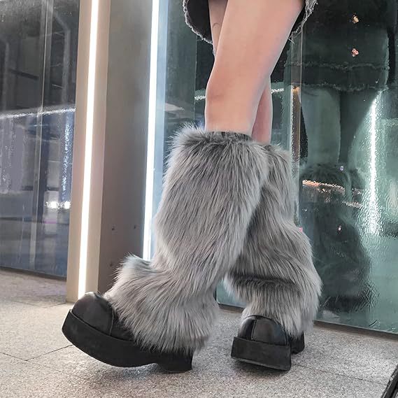 Women's Fashionable Winter Jacket with Luxurious Fur Collar and Kangaroo Pocket