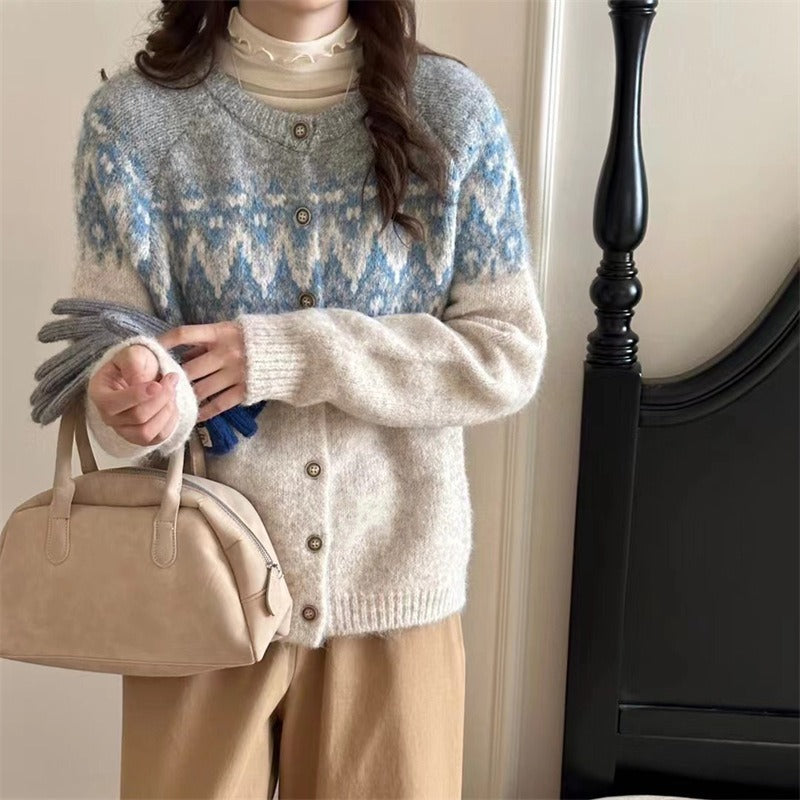 Women's Chunky Knit Cardigan with Geometric Fair Isle Pattern and Elegant Button Placket