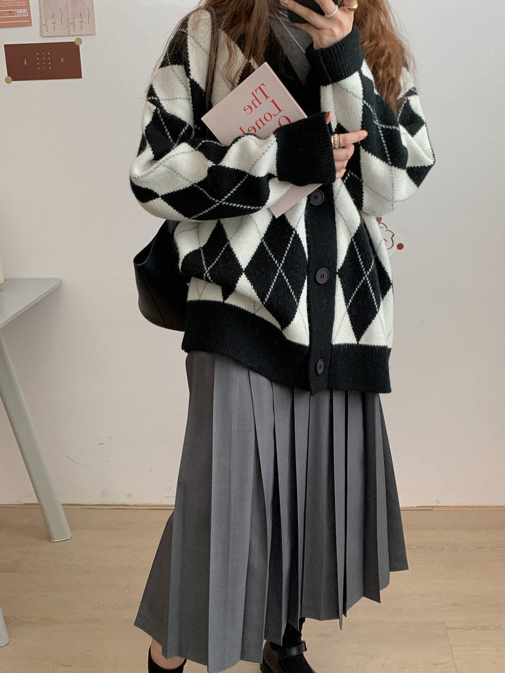 Women's Chunky Knit Cardigan with Diamond Pattern