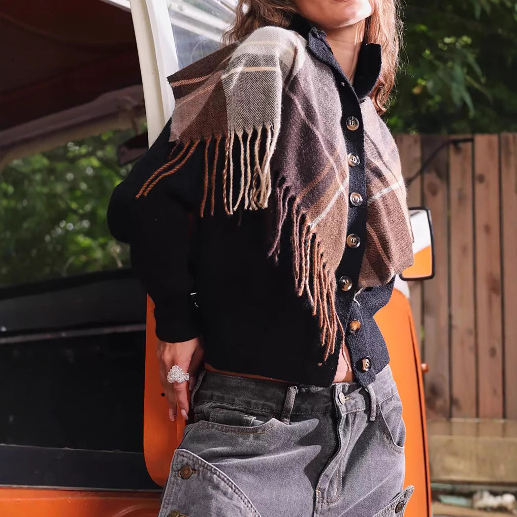 Elegant Cardigan with Fringe and Decorative Buttons