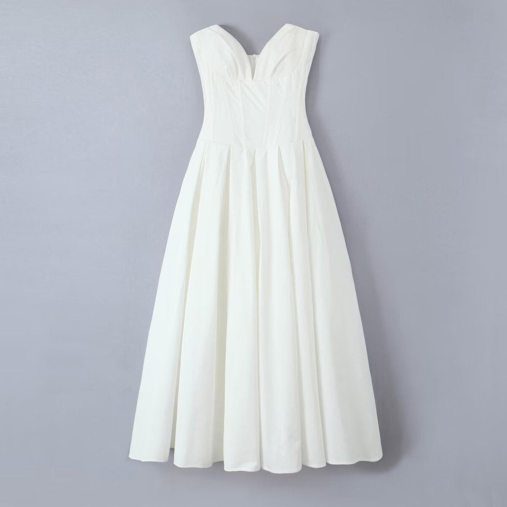 Women's Evening Dress with Sweetheart Neckline and Flowing Skirt