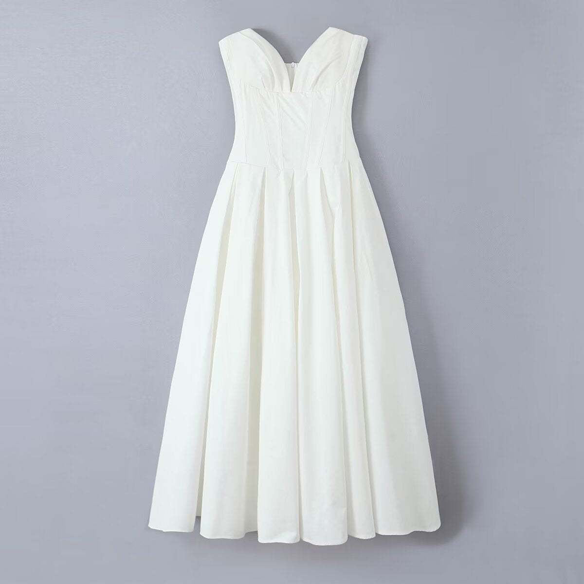 Women's Evening Dress with Sweetheart Neckline and Flowing Skirt