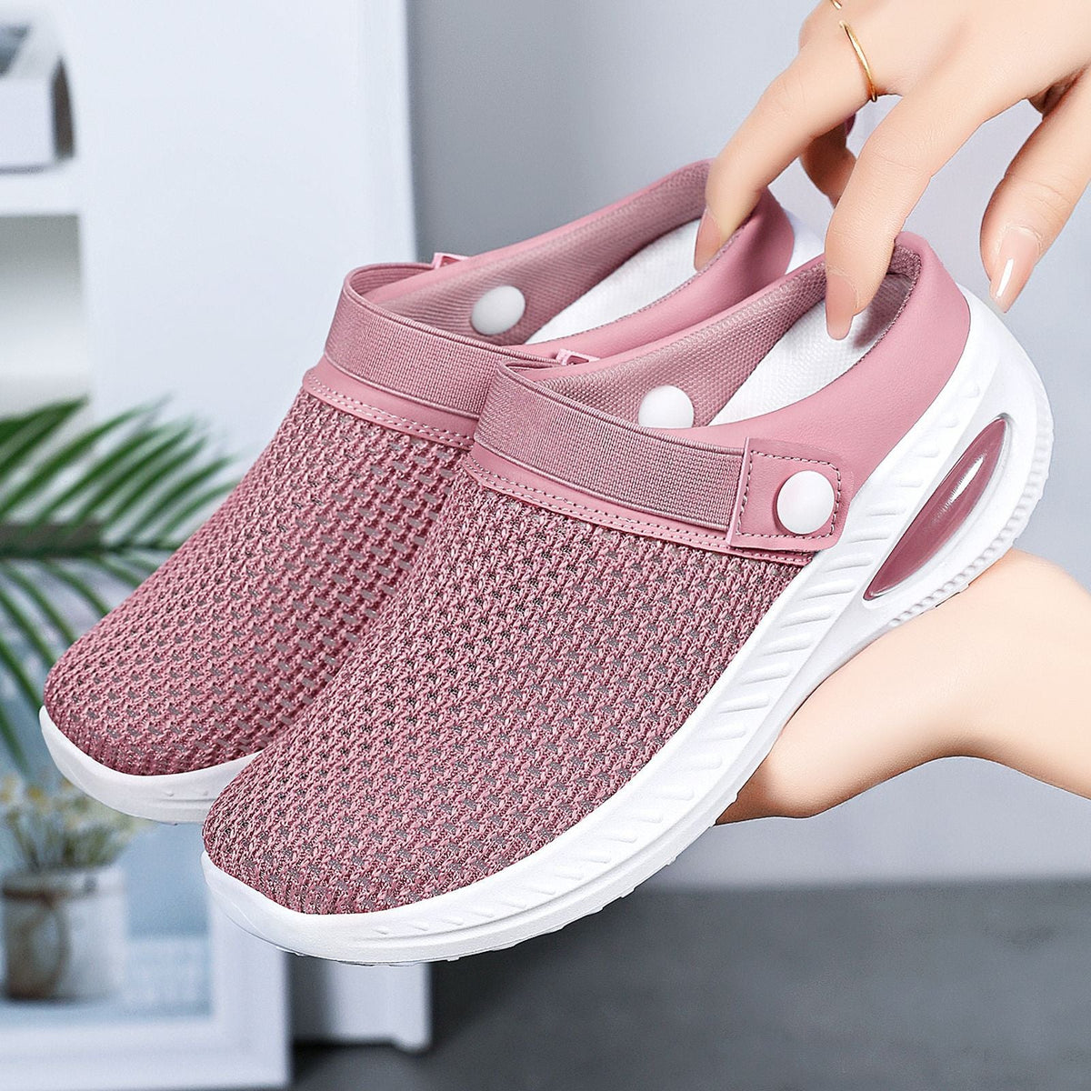 Women's Breathable Clogs with Elastic Strap