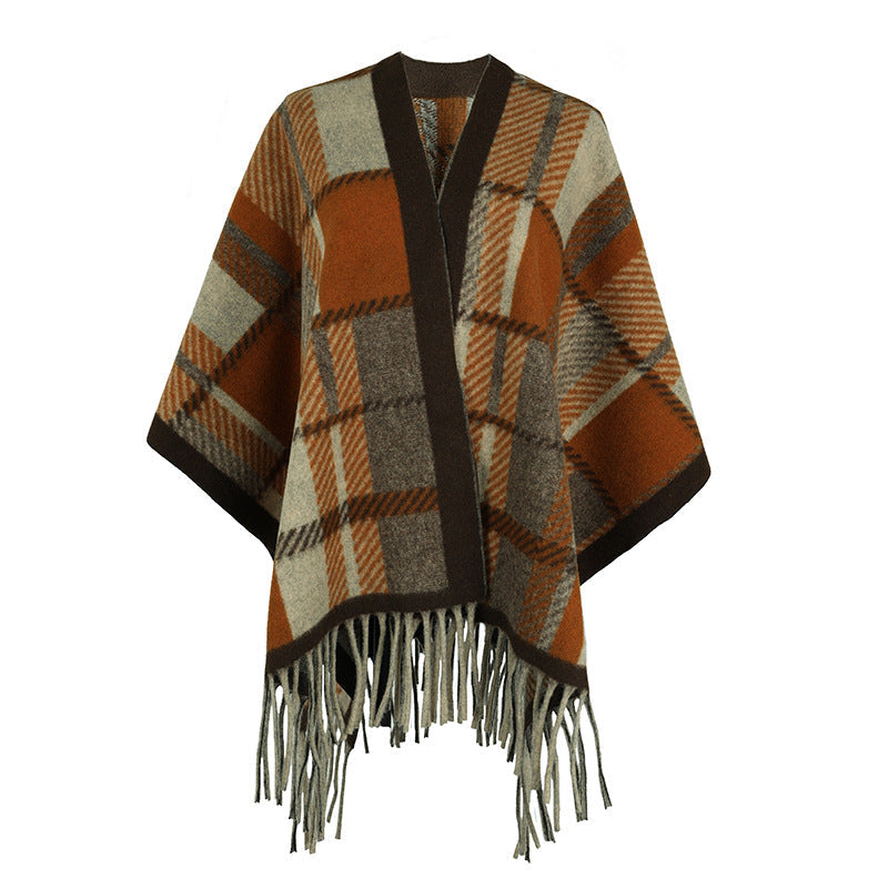 Elegant Poncho with Modern Plaid Pattern and Fringe