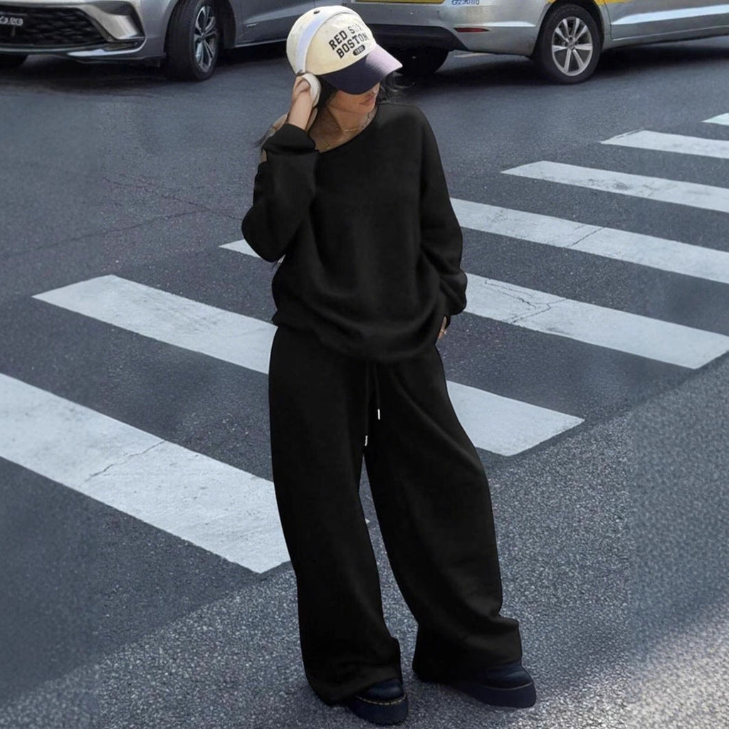 Women's Casual Oversized Sweat Suit with Wide Cut and Breathable Material