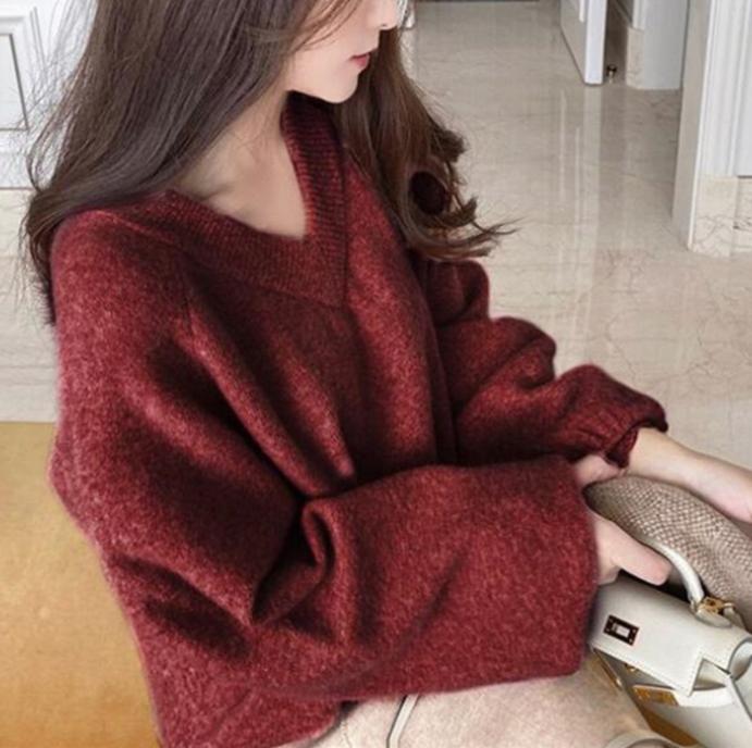 Women's Chunky Knit Sweater with Deep V-Neck and Voluminous Sleeves