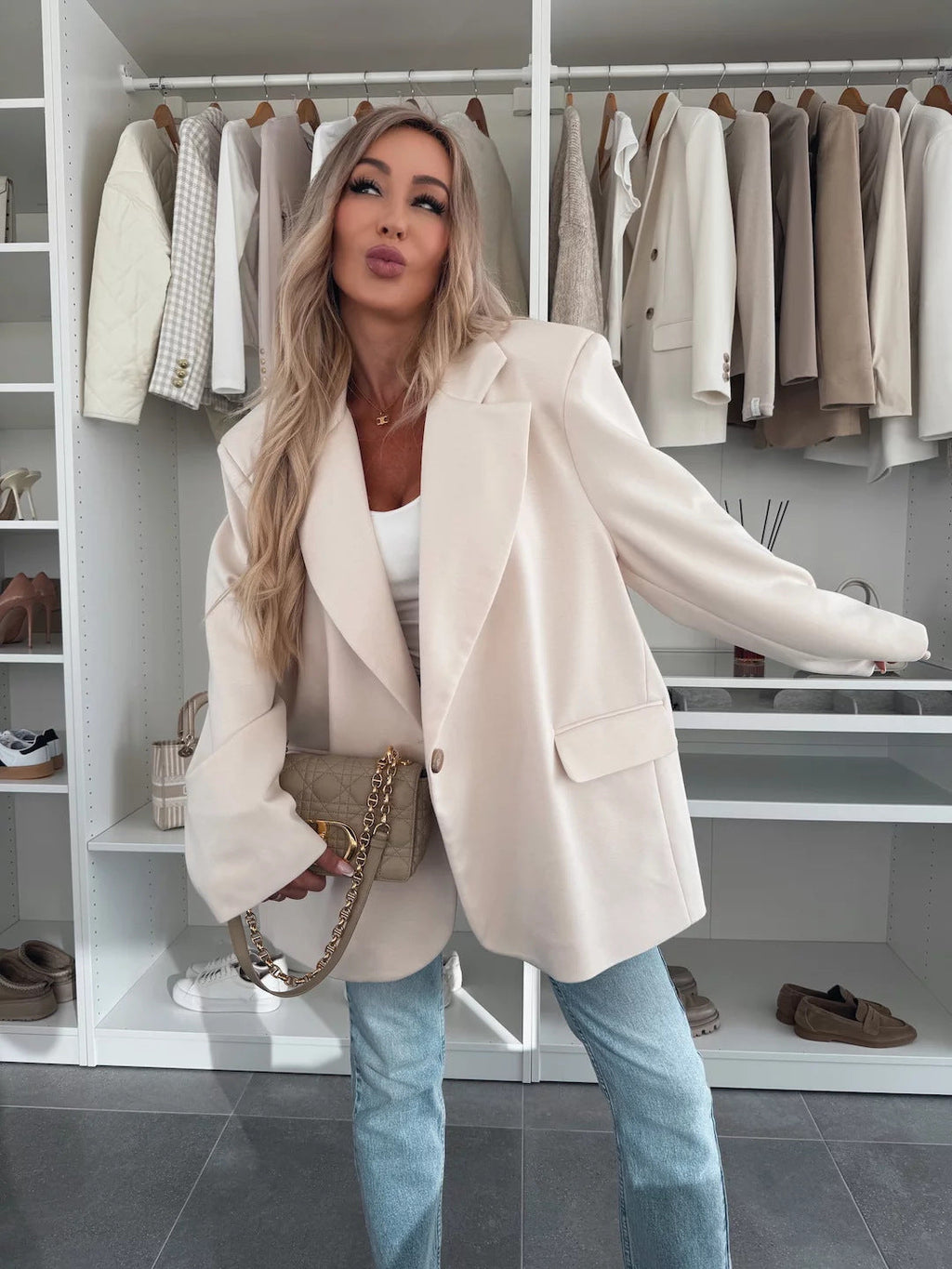 Women's Elegant Oversized Blazer with Deep Lapel and Pockets