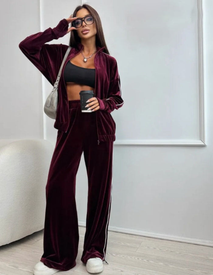 Elegant Velour Loungewear Set in a Sporty Design with Contrasting Stripes