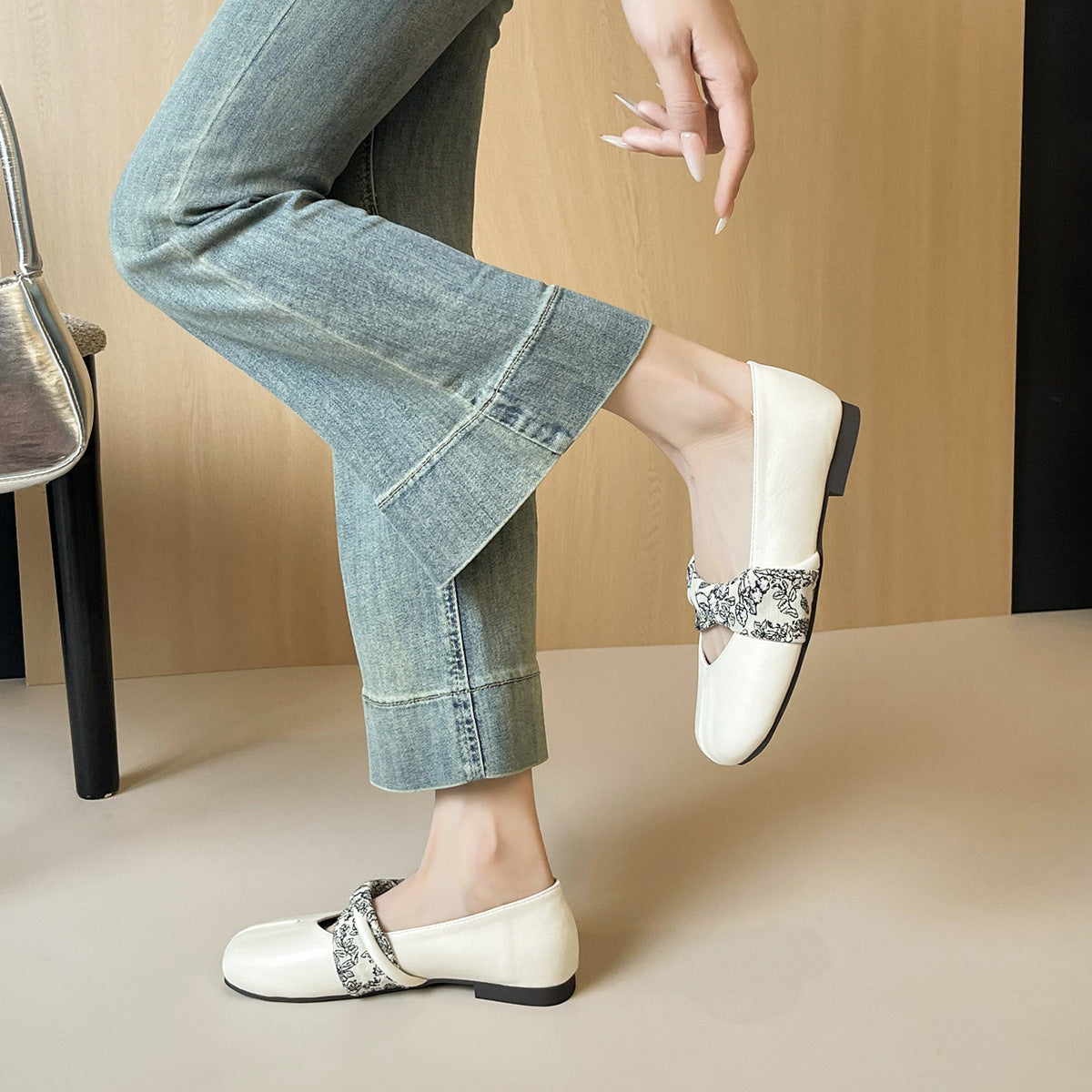 Women's Ballet Flats with Floral Strap and Comfortable Sole