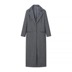 Elegant Winter Coat with High Collar and Practical Pockets