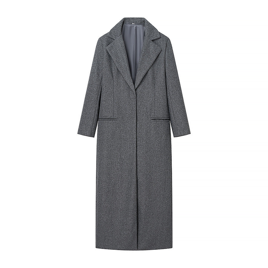 Elegant Winter Coat with High Collar and Practical Pockets