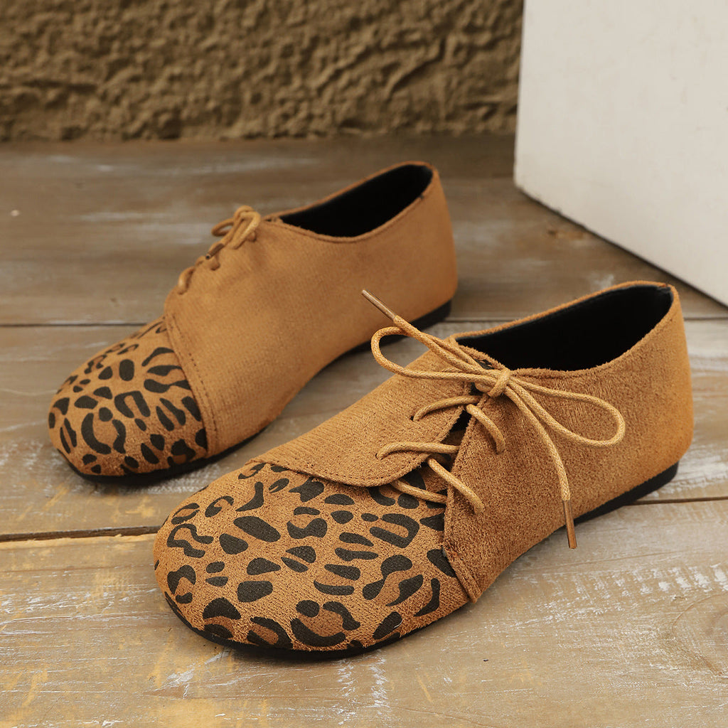 Women's Ballet Flats with Elegant Strap and Shimmering Detail
