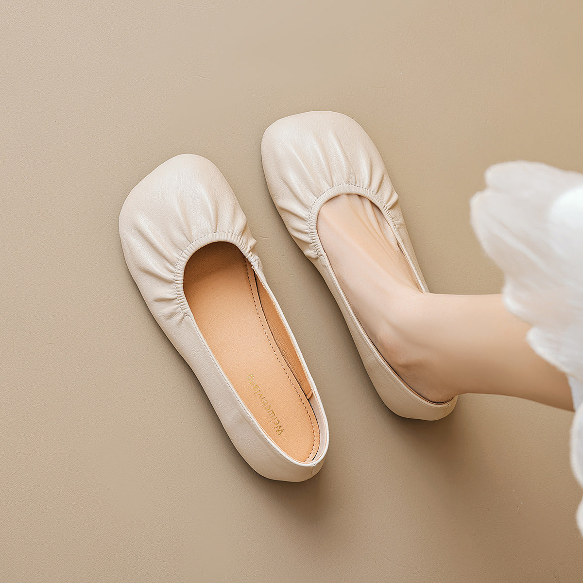 Women's Ballet Flats with Elastic Pleated Design and Comfortable Insole