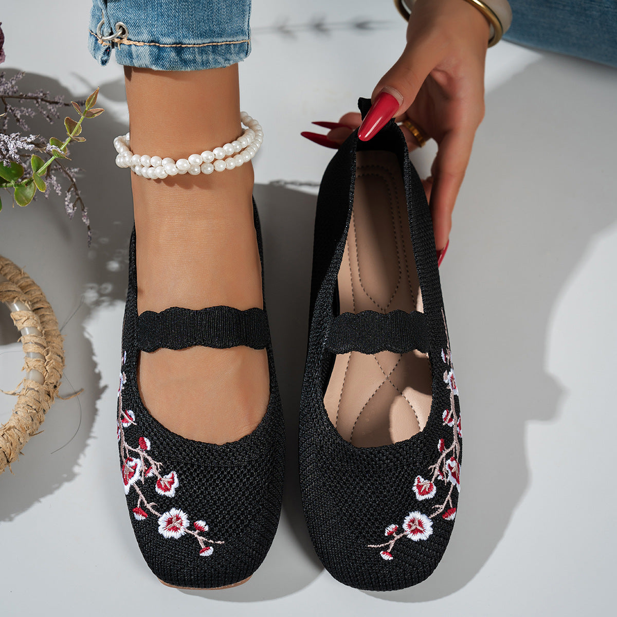 Women's Ballet Flats with Floral Embroidery and Elastic Strap
