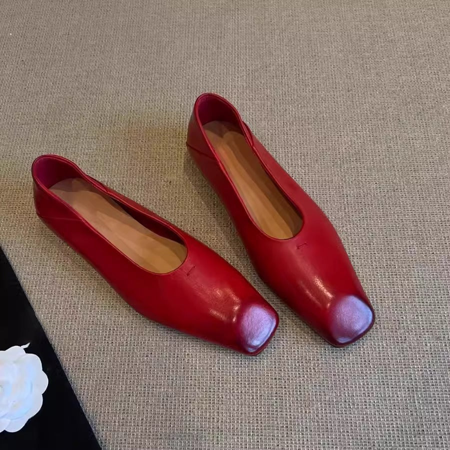 Women's Ballet Flats with Rounded Design and Leather Construction