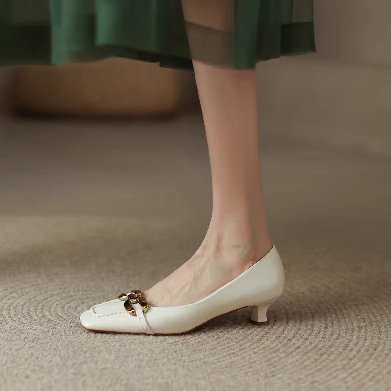 Women's Ballet Flats with Elegant Chain Accent