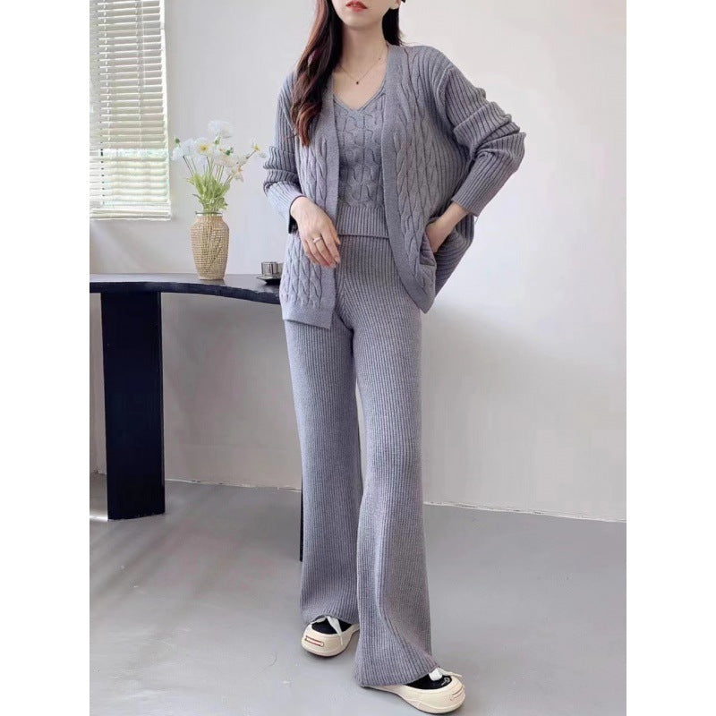 Women's Fine Knit Ensemble with Original Cable Pattern and Wide Pants