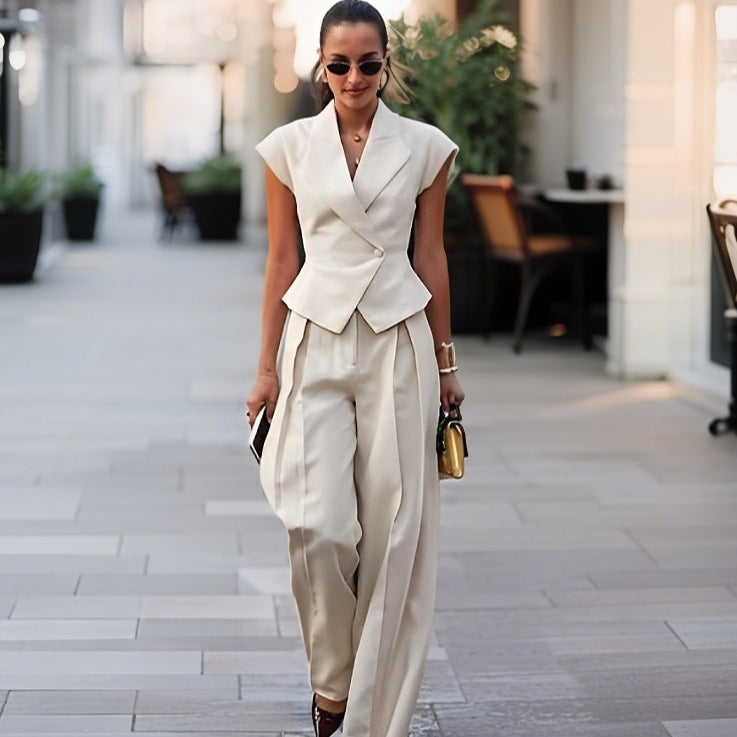 Women's Fashionable Trouser Suit with Tailored Blazer and Wide-Leg Cut