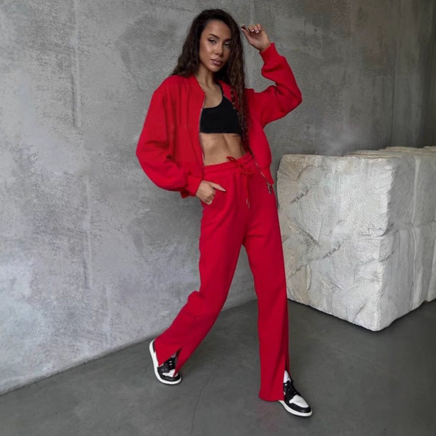 Women’s loungewear set with short zip jacket and high-waisted jogging pants with side split