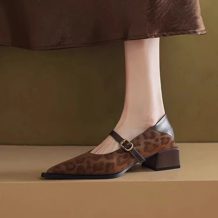 Women's Ballet Flats with Elegant Strap and Decorative Closure