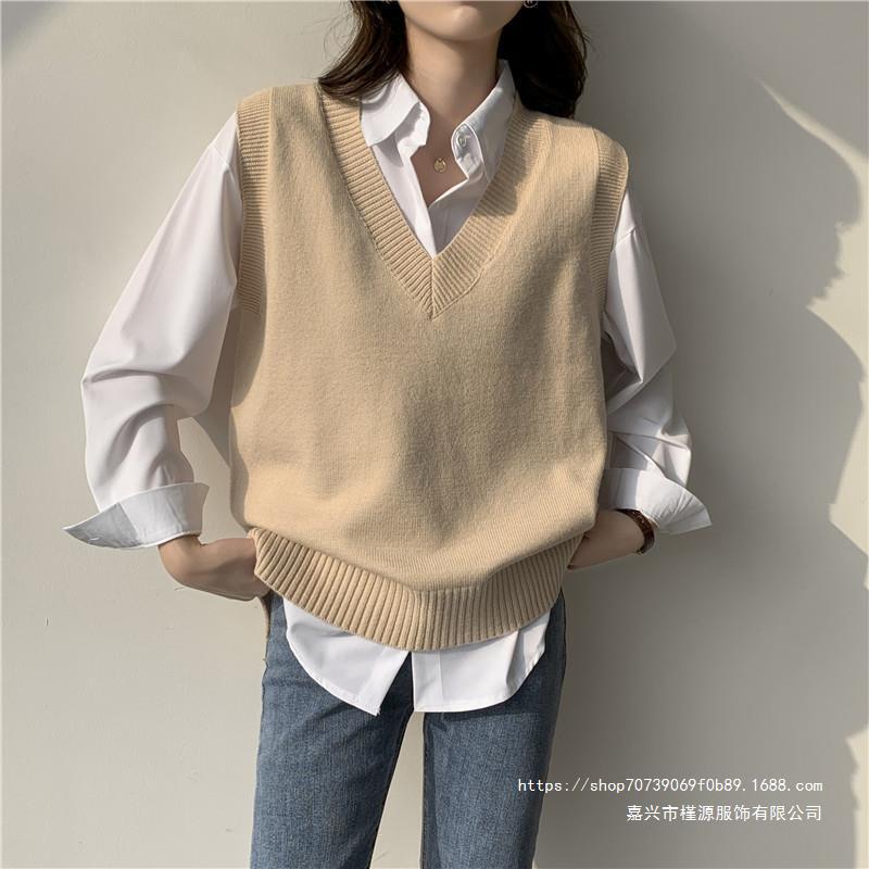 Women's Sleeveless Knit Vest with V-Neck and Ribbed Details