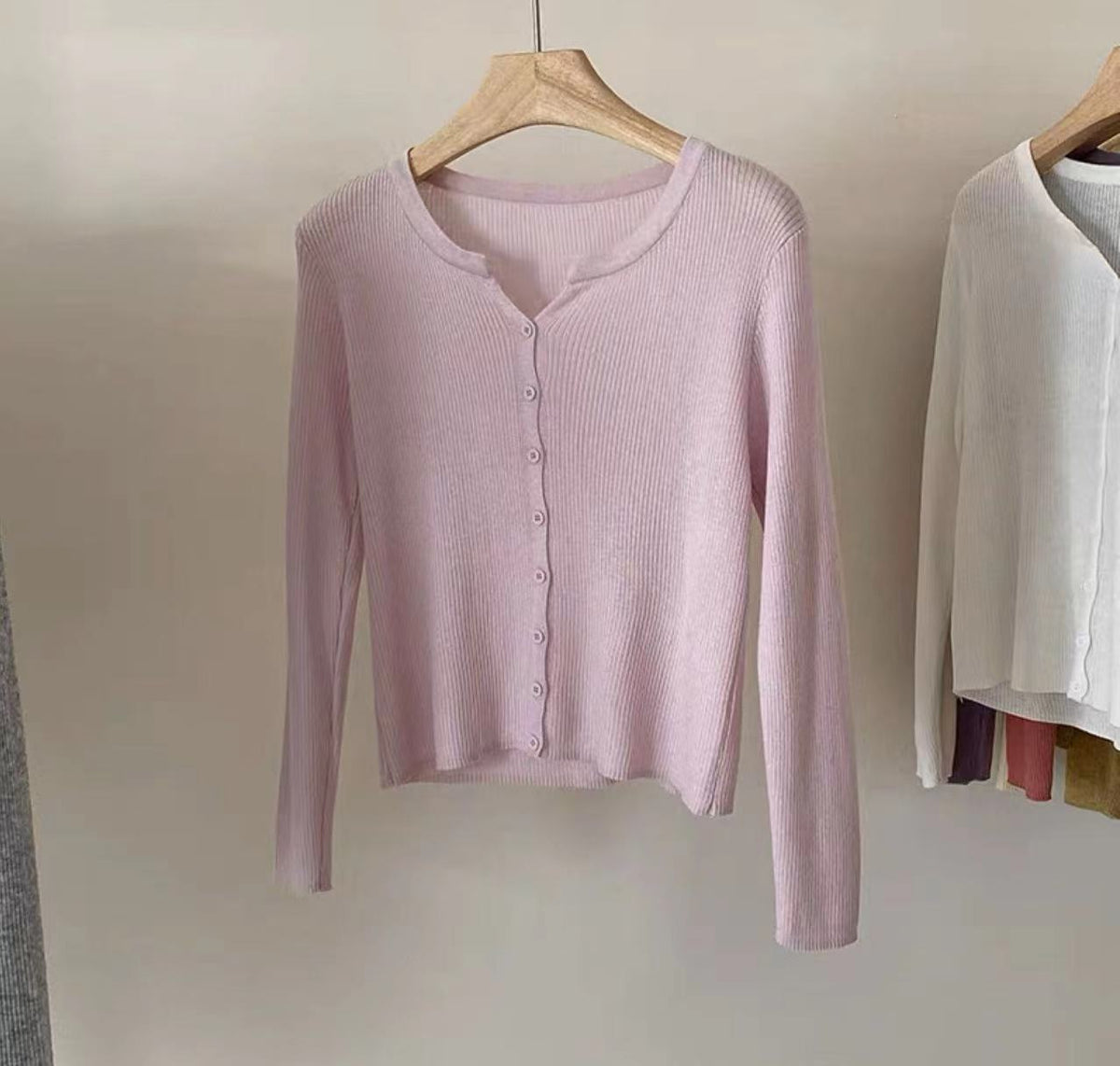 Women's Fitted Cardigan with Button Closure and Ribbed Texture