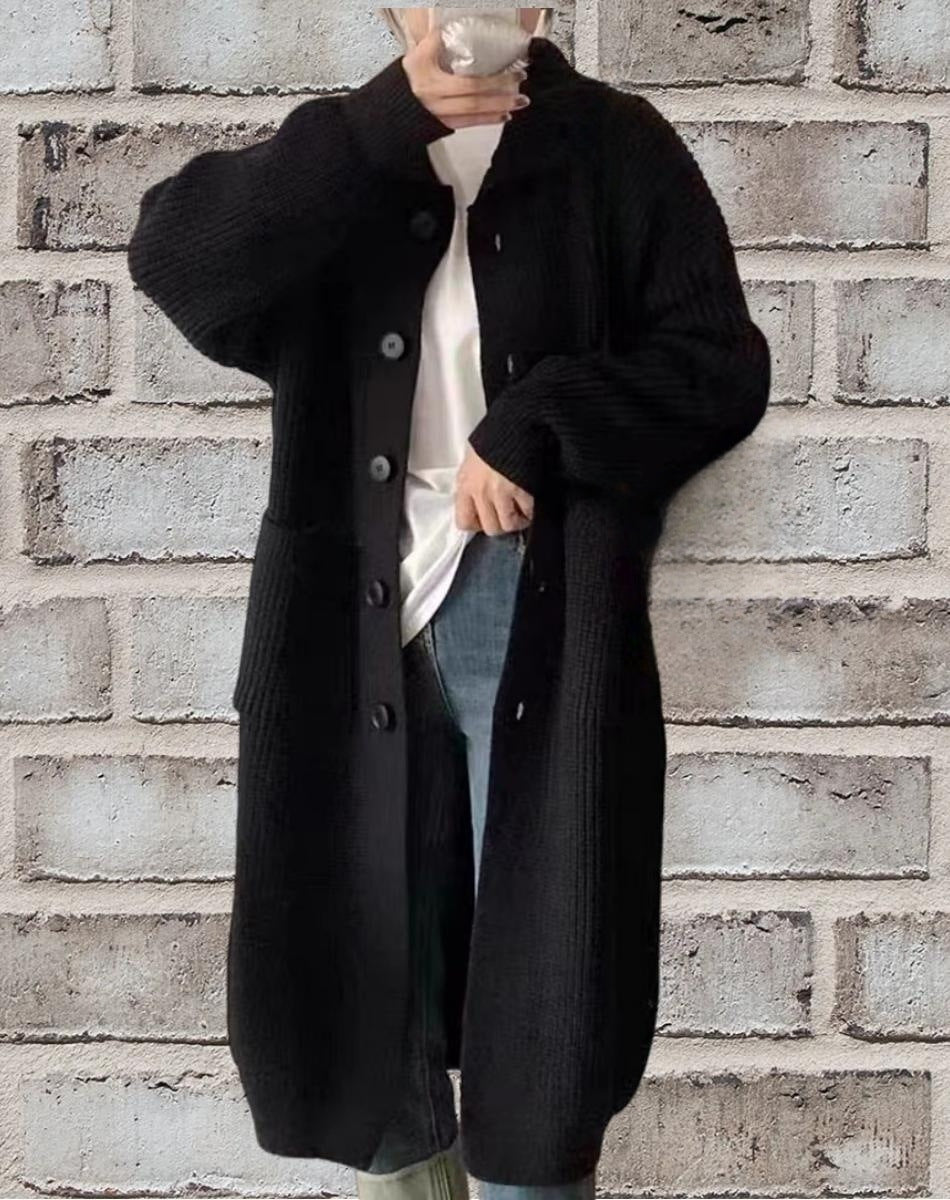 Women's Chunky Knit Cardigan with Spacious Pockets and Modern Button Design