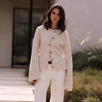 Women's Elegant Cardigan with Button Details and Practical Pockets