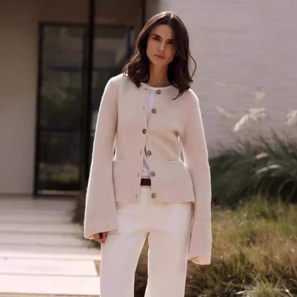 Women's Elegant Cardigan with Button Details and Practical Pockets
