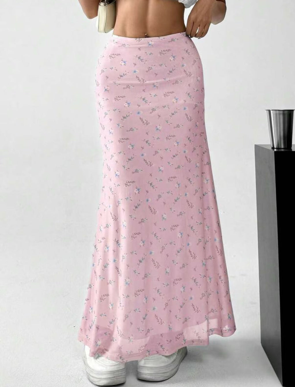 Women's Long Skirt with Floral Motifs and Flowing Cut