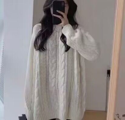 Women's Chunky Knit Sweater in Casual Oversized Style with Cable Pattern