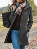 Women's Elegant Wool Coat with Practical Pockets and Classic Lapel