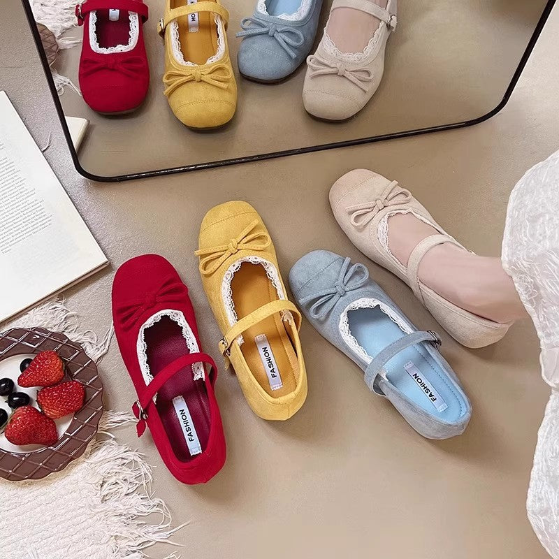 Women's Ballet Flats with Elegant Buckle and Delicate Lace Trim