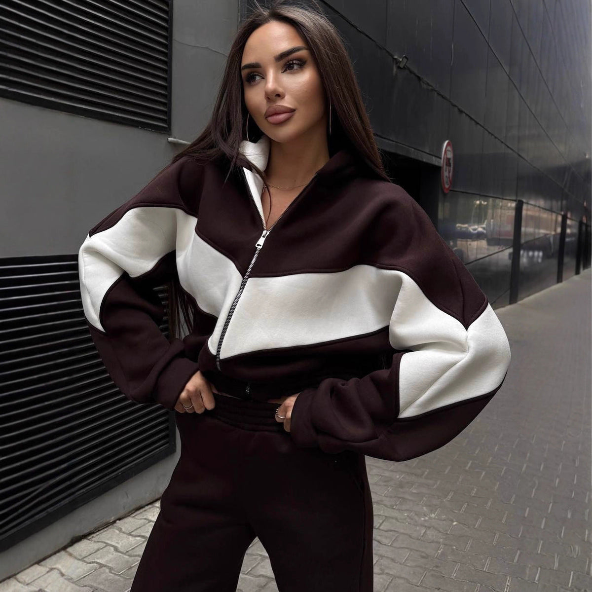 Women's athleisure two-piece made of heavy neoprene fleece with geometric dividing seams and high waist