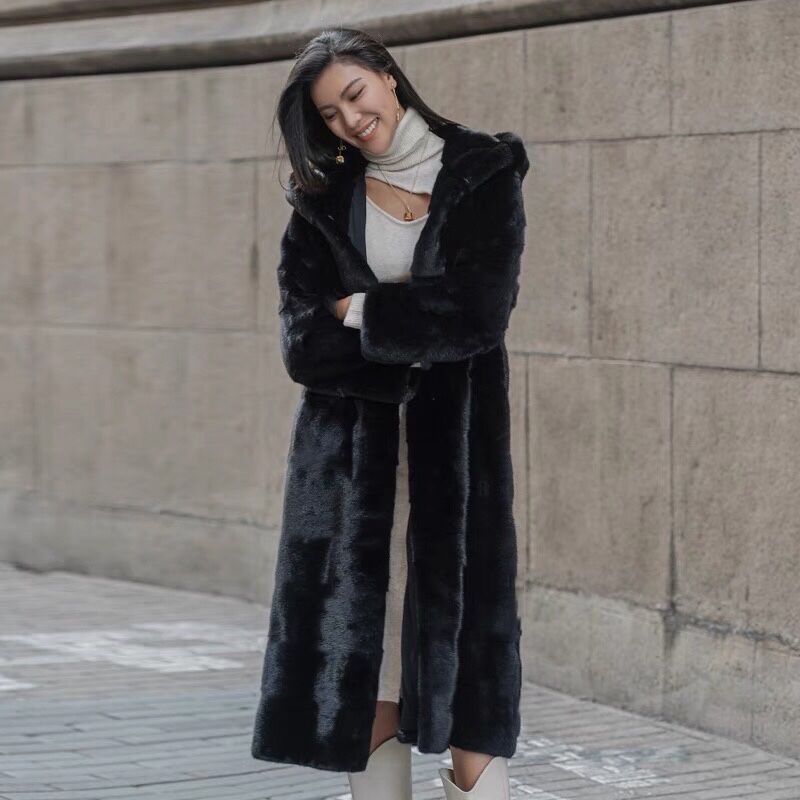 Women's Luxurious Long Faux Fur Coat