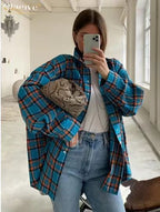 Women's Long-Sleeve Shirt in Casual Plaid