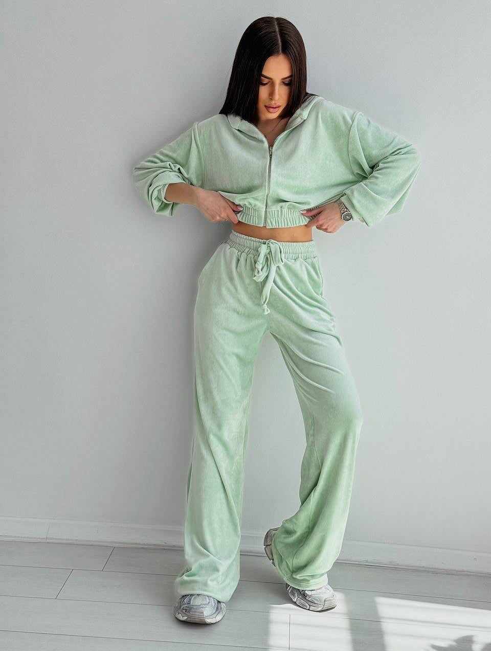Women's Elegant Velour Lounge Set with Cropped Top and Wide-Leg Pants