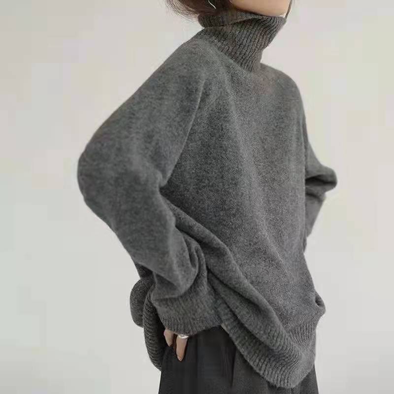 Women's Comfortable Turtleneck Sweater in Wool Blend