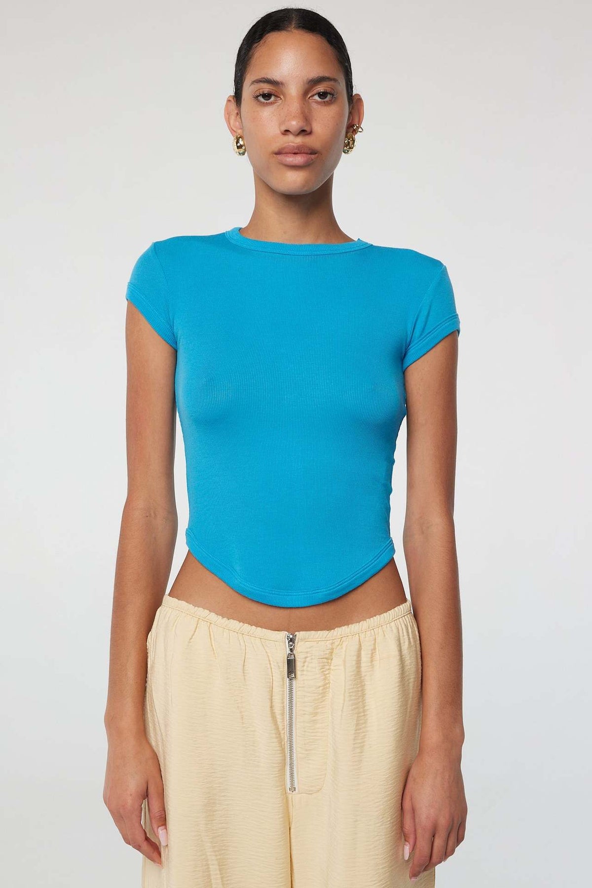Women's Form-Fitting Short-Sleeve Shirt with Round Neckline