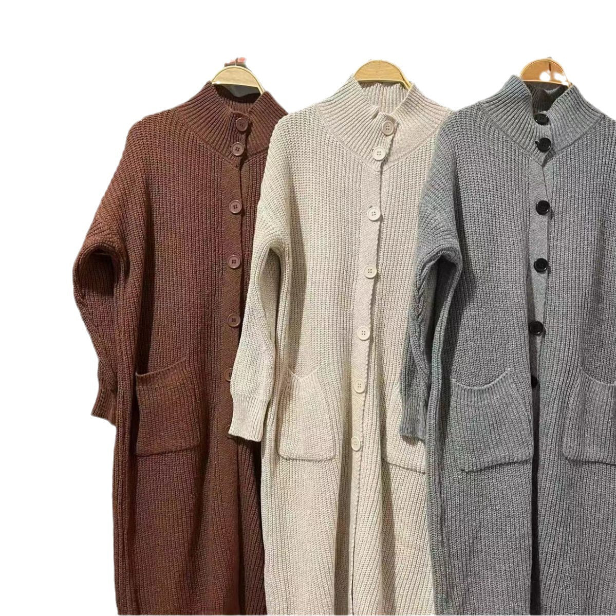 Women's Chunky Knit Cardigan with Spacious Pockets and Modern Button Design