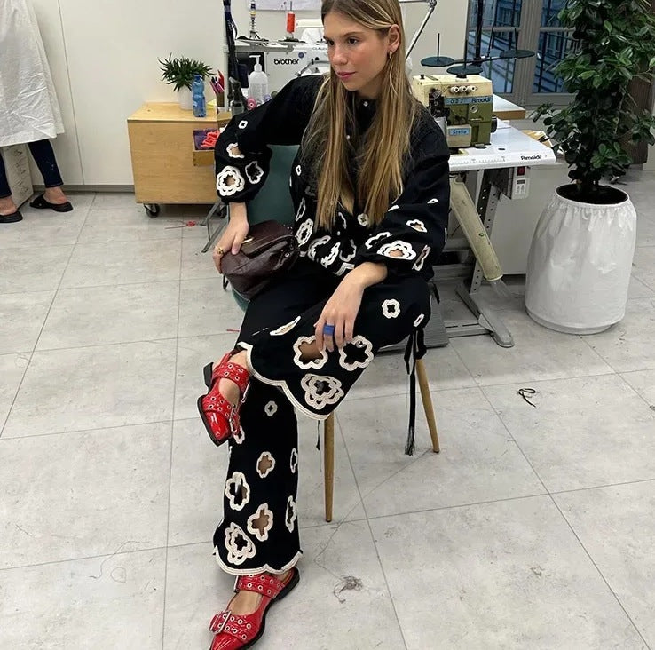 Casual Fabric Suit with Floral Appliqué Design